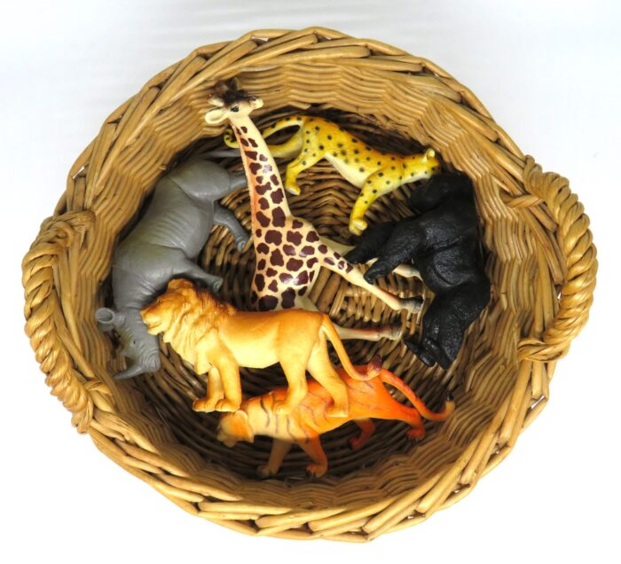 Tweedehands speelgoed set wilde dieren in mand