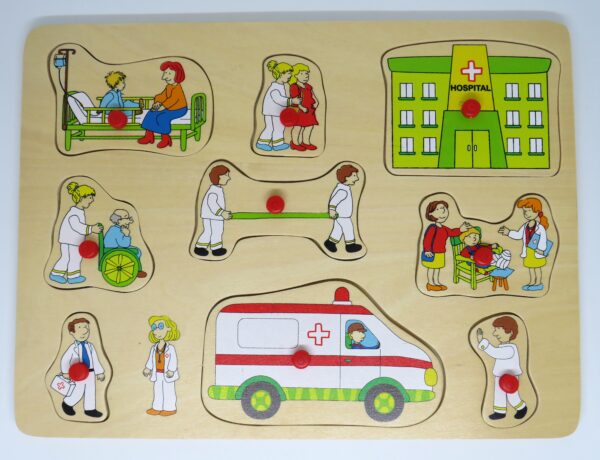 Tweedehands speelgoed houten puzzel ziekenhuis