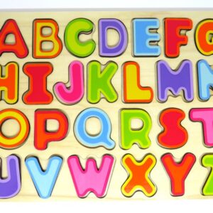 Tweedehands houten puzzel met de letters van het alfabet