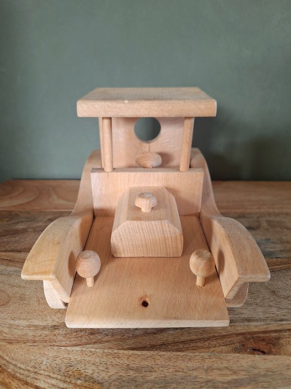 Tweedehands houten auto