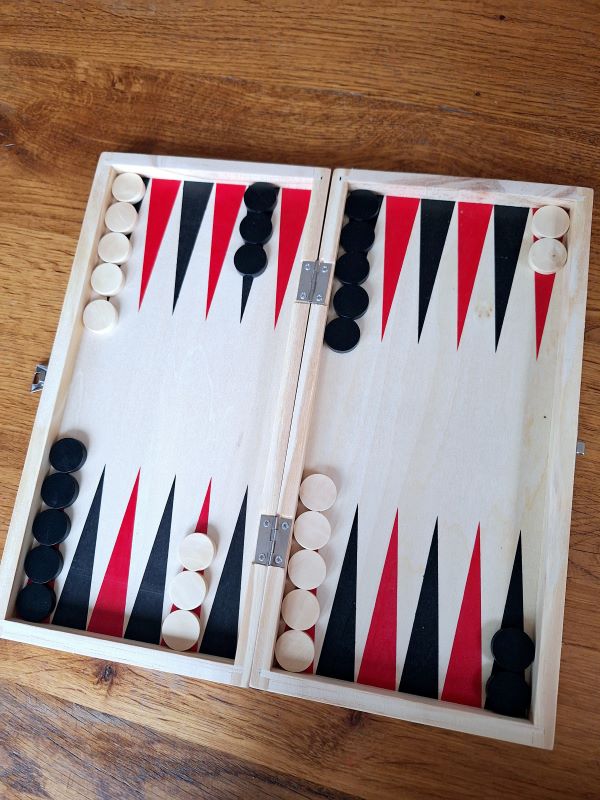 Tweedehands houten spellen ludo en backgammon