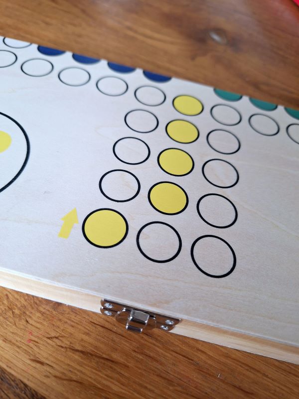 Tweedehands houten spellen ludo en backgammon