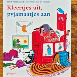 Tweedehands kinderboek kleertjes uit pyjamaatjes aan