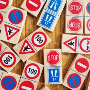 Tweedehands houten domino verkeersborden